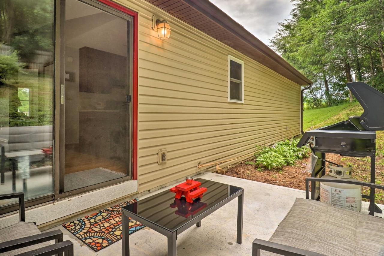 Charming Mills River Home With Porch And Yard! Exterior photo